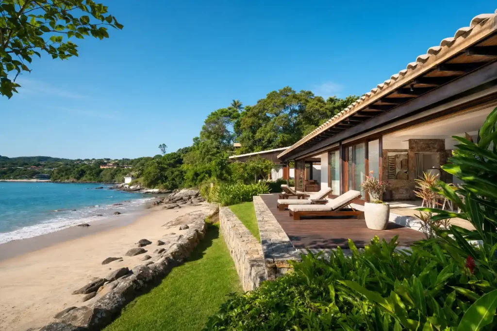 Casa pé na areia em Búzios: legislação e preços em 2025